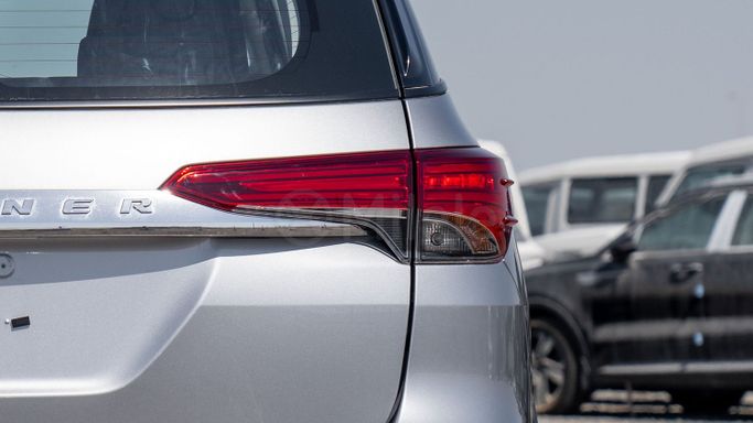Новый Toyota Fortuner II Рестайлинг, 2.7 л, 2025 в Дубае от Milele Серебристый цвет. Other | AUTO.AE