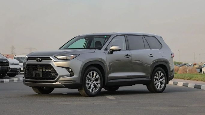 Новый Toyota Grand Highlander, 2.5 л, 2025 в Дубае от Dresden Motors Серебристый цвет. Канадская | AUTO.AE