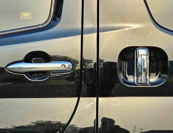 New Toyota Granvia II, 3.5 l, 2023 in Dubai by SK Motors, Black color. GCC Specs | AUTO.AE