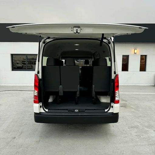Новый Toyota HiAce H300, 3.5 л, 2025 в Дубае от Sola Motors Белый цвет. GCC | AUTO.AE