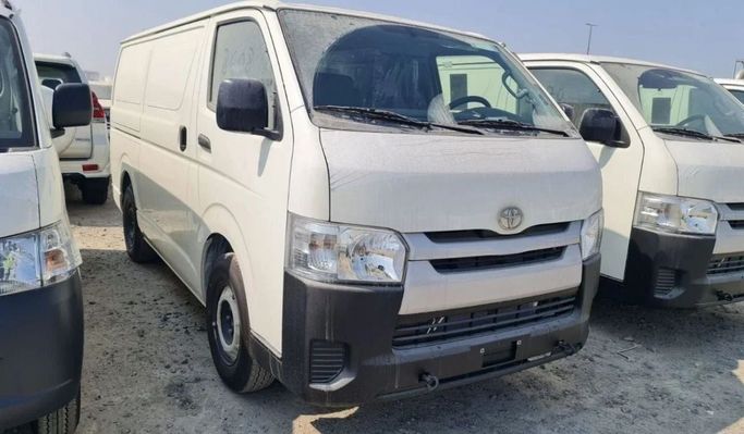 Новый Toyota HiAce H200 Рестайлинг, 2.0 л, 2024 в Дубае от Mohamed Hakim Motors Белый цвет. GCC | AUTO.AE