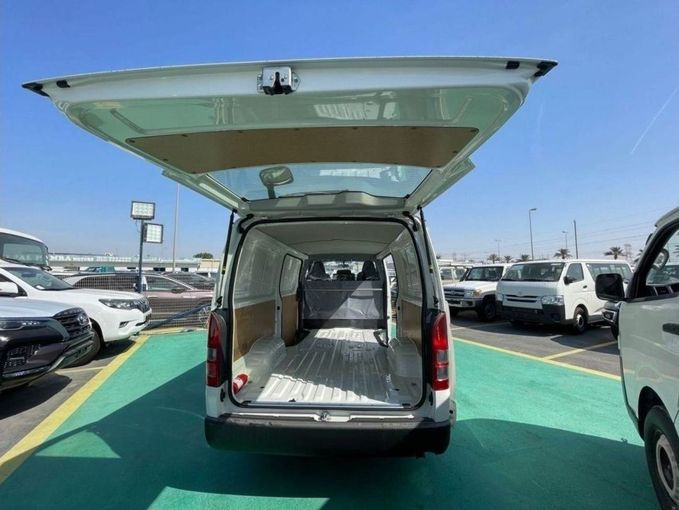 New Toyota HiAce H200 Facelift, 2.7 l, 2025 in Dubai by Mohamed Hakim Motors, White color. GCC Specs | AUTO.AE