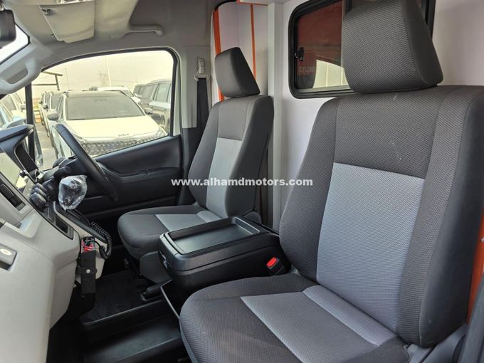 Подержанный Toyota HiAce H300, 2.8 л, 2024 в Дубае от Alhamd Motors Белый цвет. Other | AUTO.AE