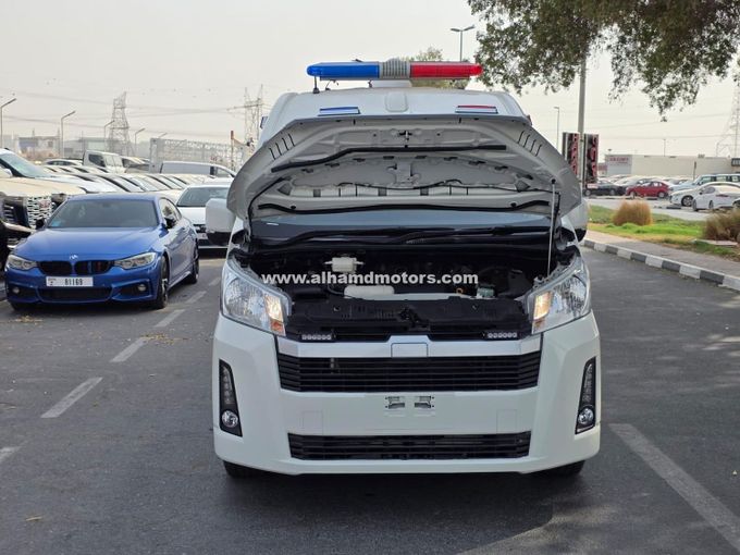 Подержанный Toyota HiAce H300, 2.8 л, 2024 в Дубае от Alhamd Motors Белый цвет. Other | AUTO.AE