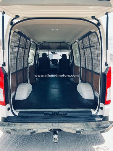 Подержанный Toyota HiAce H300, 2.8 л, 2019 в Дубае от Alhamd Motors Белый цвет. Other | AUTO.AE