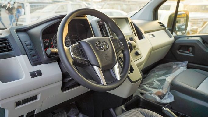 Новый Toyota HiAce H300, 2.8 л, 2025 в Дубае от Najem Motors Белый цвет. GCC | AUTO.AE