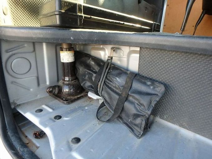 Новый Toyota HiAce H200 Рестайлинг, 3.0 л, 2016 в Дубае от SK Motors Серый цвет. Японская | AUTO.AE