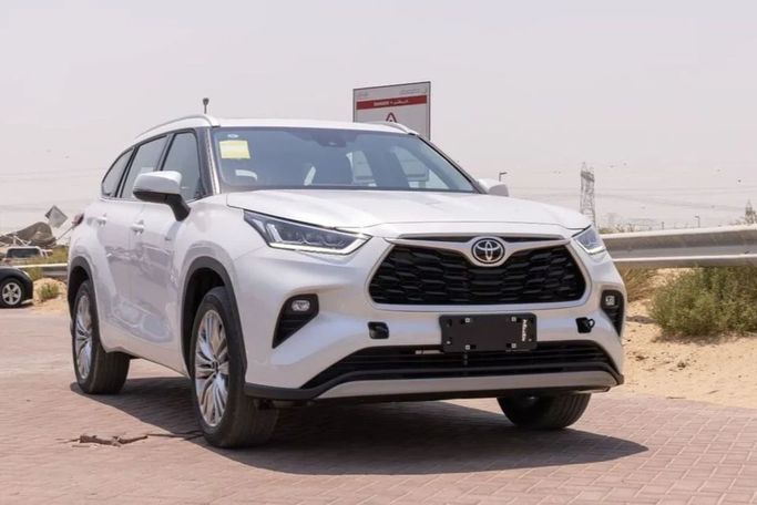 New Toyota Highlander IV (U70), 2.5 l, 2025 in Dubai by Laith Alobaidi Motors, White color. Chinese Specs | AUTO.AE