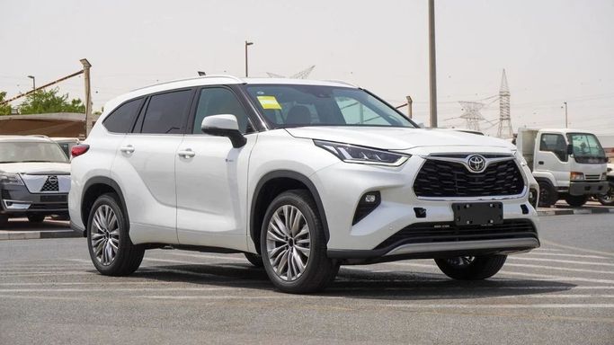 New Toyota Highlander IV (U70), 2.5 l, 2025 in Dubai by Laith Alobaidi Motors, White color. Chinese Specs | AUTO.AE
