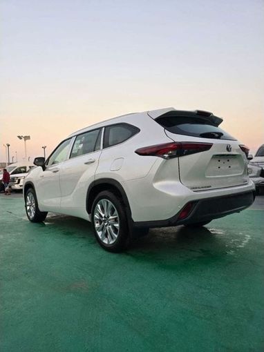 New Toyota Highlander IV (U70), 2.5 l, 2024 in Dubai by Mohamed Hakim Motors, White color. GCC Specs | AUTO.AE