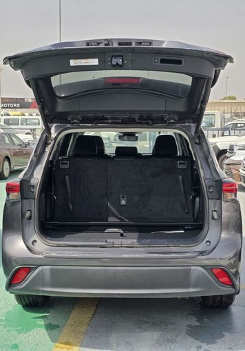New Toyota Highlander IV (U70), 2.4 l, 2023 in Dubai by Mohamed Hakim Motors, Grey color. American Specs | AUTO.AE
