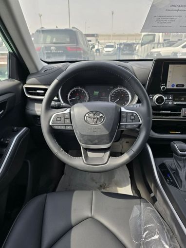 New Toyota Highlander IV (U70), 2.4 l, 2023 in Dubai by Mohamed Hakim Motors, Grey color. American Specs | AUTO.AE