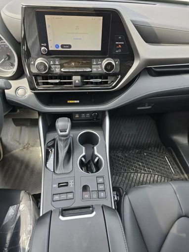 New Toyota Highlander IV (U70), 2.4 l, 2023 in Dubai by Mohamed Hakim Motors, Grey color. American Specs | AUTO.AE
