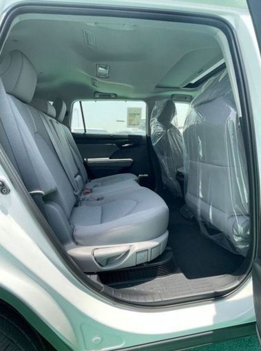 New Toyota Highlander IV (U70), 2.5 l, 2024 in Dubai by Mohamed Hakim Motors, White color. GCC Specs | AUTO.AE