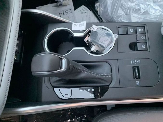 Новый Toyota Highlander IV (U70), 2.5 л, 2024 в Дубае от Mohamed Hakim Motors Белый цвет. GCC | AUTO.AE