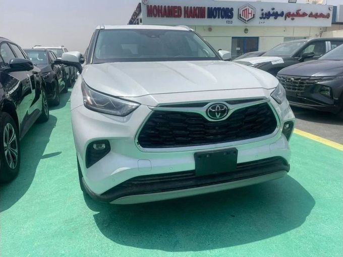 Новый Toyota Highlander IV (U70), 2.4 л, 2024 в Дубае от Mohamed Hakim Motors Белый цвет. GCC | AUTO.AE