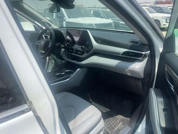 Новый Toyota Highlander IV (U70), 2.4 л, 2024 в Дубае от Mohamed Hakim Motors Белый цвет. GCC | AUTO.AE