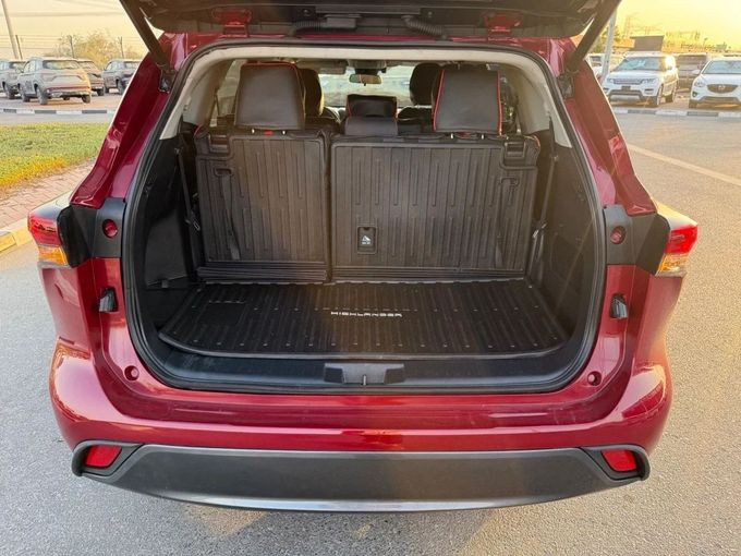 New Toyota Highlander IV (U70), 2.5 l, 2023 in Dubai by Mohamed Hakim Motors, Red color. GCC Specs | AUTO.AE