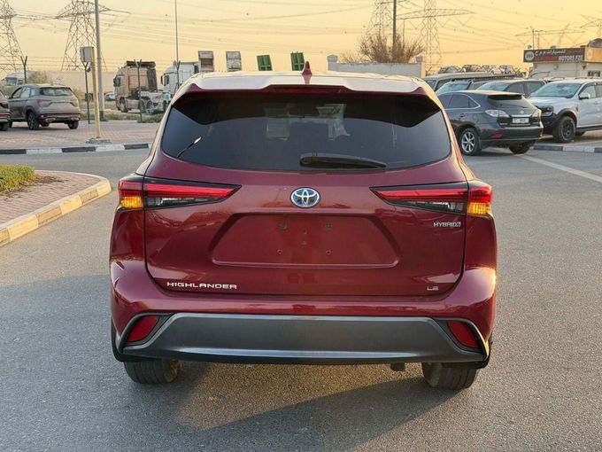 New Toyota Highlander IV (U70), 2.5 l, 2023 in Dubai by Mohamed Hakim Motors, Red color. GCC Specs | AUTO.AE
