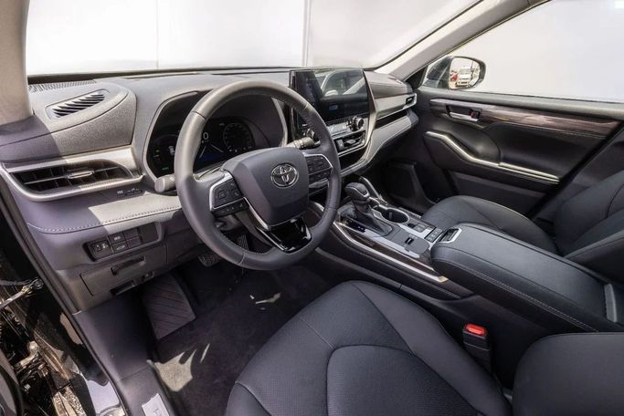 Новый Toyota Highlander IV (U70), 2.5 л, 2023 в Дубае от Mohamed Hakim Motors Черный цвет. GCC | AUTO.AE