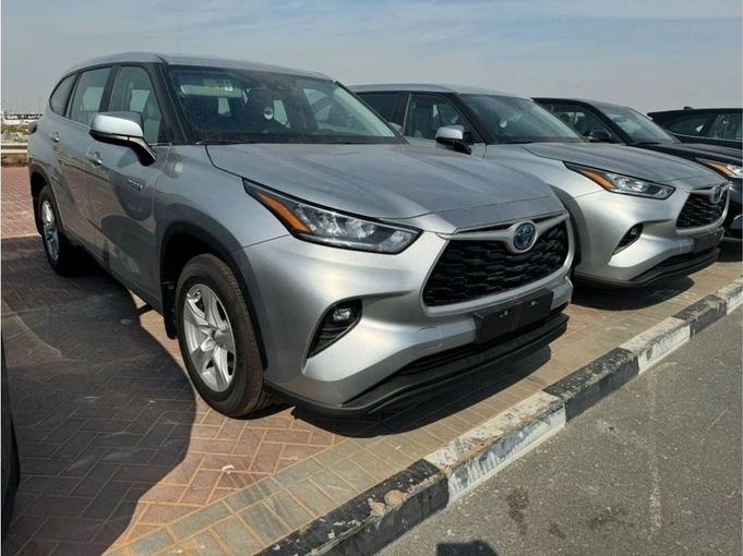 Новый Toyota Highlander IV (U70), 2.5 л, 2024 в Дубае от Mohamed Hakim Motors Серебристый цвет. GCC | AUTO.AE