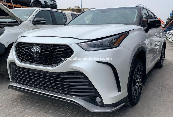 Подержанный Toyota Highlander IV (U70), 3.5 л, 2022 в Дубае от Alhamd Motors Белый цвет. Other | AUTO.AE