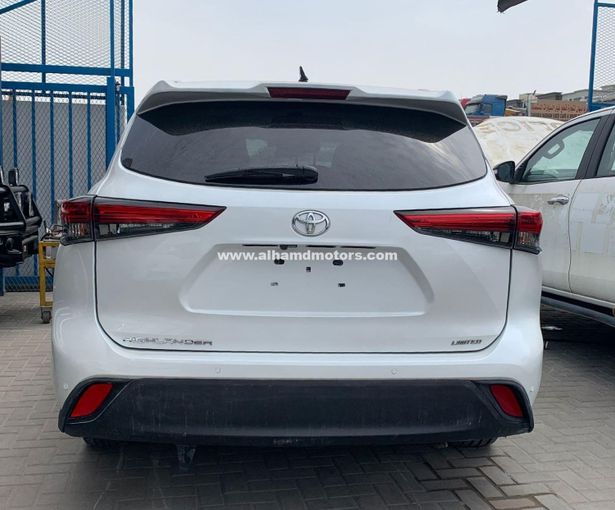 Подержанный Toyota Highlander IV (U70), 3.5 л, 2022 в Дубае от Alhamd Motors Белый цвет. Other | AUTO.AE