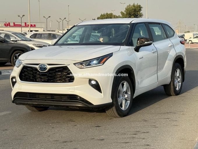 Used Toyota Highlander IV (U70), 2.5 l, 2023 in Dubai by Alhamd Motors, White color. GCC Specs | AUTO.AE