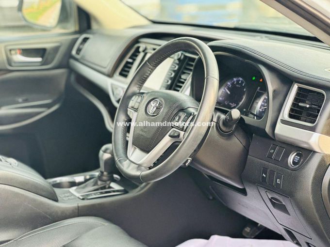 Подержанный Toyota Highlander IV (U70), 3.5 л, 2020 в Дубае от Alhamd Motors Белый цвет. Other | AUTO.AE