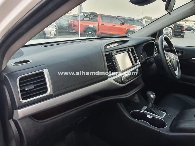 Подержанный Toyota Highlander III (U50) Рестайлинг, 3.5 л, 2018 в Дубае от Alhamd Motors Белый цвет. Other | AUTO.AE