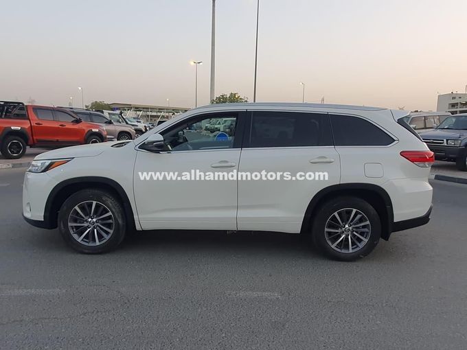 Подержанный Toyota Highlander III (U50) Рестайлинг, 3.5 л, 2018 в Дубае от Alhamd Motors Белый цвет. Other | AUTO.AE