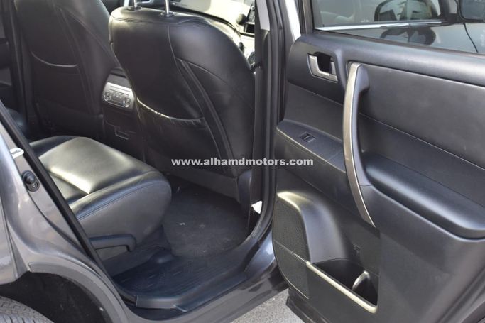 Used Toyota Highlander II (U40) Facelift, 3.5 l, 2012 in Dubai by Alhamd Motors, Grey color. Other | AUTO.AE