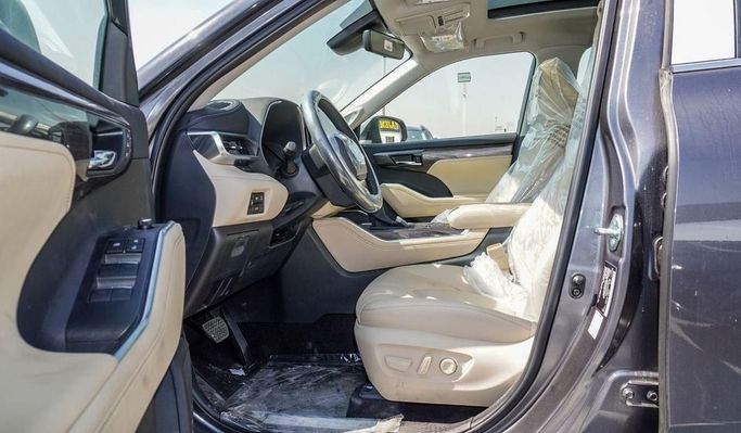 New Toyota Highlander IV (U70), 2.5 l, 2024 in Dubai by Najem Motors, Black color. GCC Specs | AUTO.AE