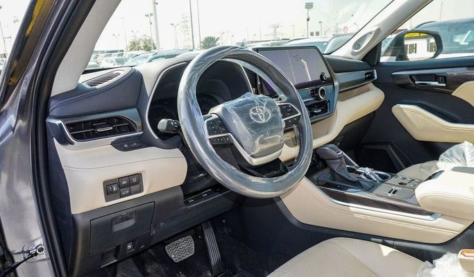 New Toyota Highlander IV (U70), 2.5 l, 2024 in Dubai by Najem Motors, Black color. GCC Specs | AUTO.AE