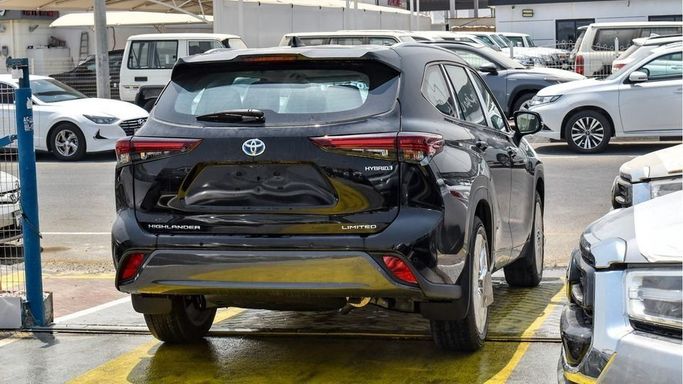 New Toyota Highlander IV (U70), 2.5 l, 2024 in Dubai by Najem Motors, Black color. GCC Specs | AUTO.AE