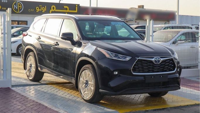 New Toyota Highlander IV (U70), 2.5 l, 2024 in Dubai by Najem Motors, Black color. GCC Specs | AUTO.AE