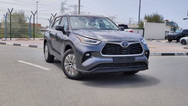 New Toyota Highlander IV (U70), 2.5 l, 2023 in Dubai by Soltan Auto, Grey color. GCC Specs | AUTO.AE