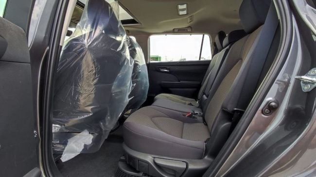 New Toyota Highlander IV (U70), 2.5 l, 2023 in Dubai by Soltan Auto, Grey color. GCC Specs | AUTO.AE