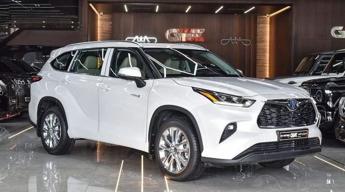 New Toyota Highlander IV (U70), 2.5 l, 2024 in Dubai by Najem Motors, White color. GCC Specs | AUTO.AE