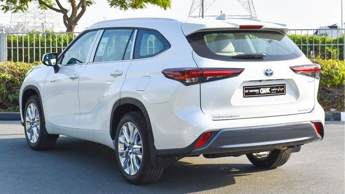 New Toyota Highlander IV (U70), 2.5 l, 2024 in Dubai by Najem Motors, White color. GCC Specs | AUTO.AE