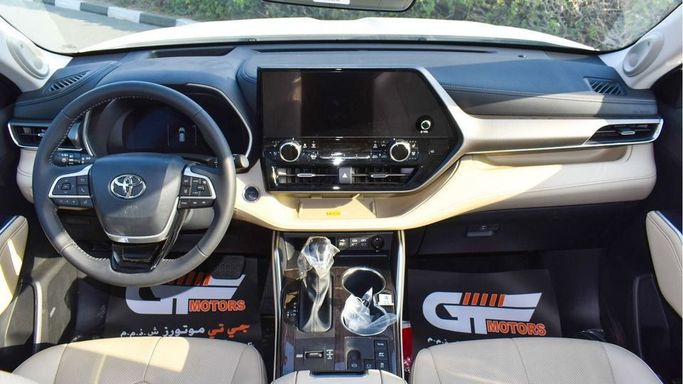New Toyota Highlander IV (U70), 2.5 l, 2024 in Dubai by Najem Motors, White color. GCC Specs | AUTO.AE