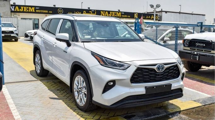 New Toyota Highlander IV (U70), 2.5 l, 2024 in Dubai by Najem Motors, White color. GCC Specs | AUTO.AE