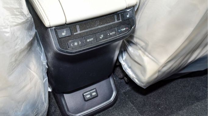 New Toyota Highlander IV (U70), 2.5 l, 2024 in Dubai by Najem Motors, White color. GCC Specs | AUTO.AE