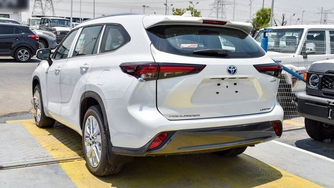 New Toyota Highlander IV (U70), 2.5 l, 2024 in Dubai by Najem Motors, White color. GCC Specs | AUTO.AE