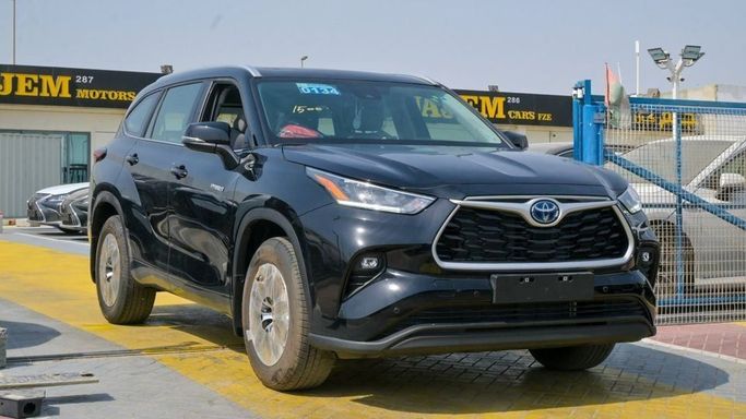 New Toyota Highlander IV (U70), 2.5 l, 2024 in Dubai by Najem Motors, Black color. GCC Specs | AUTO.AE