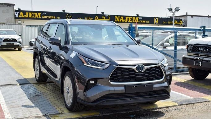 New Toyota Highlander IV (U70), 2.5 l, 2024 in Dubai by Najem Motors, Grey color. GCC Specs | AUTO.AE