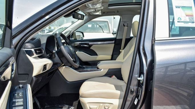 New Toyota Highlander IV (U70), 2.5 l, 2024 in Dubai by Najem Motors, Grey color. GCC Specs | AUTO.AE