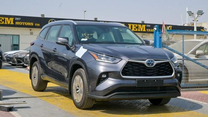 New Toyota Highlander IV (U70), 2.5 l, 2024 in Dubai by Najem Motors, Grey color. GCC Specs | AUTO.AE