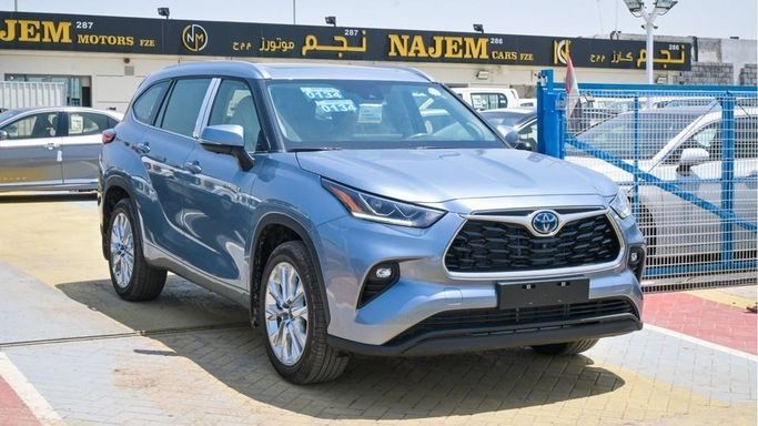 New Toyota Highlander IV (U70), 2.5 l, 2023 in Dubai by Najem Motors, Grey color. GCC Specs | AUTO.AE