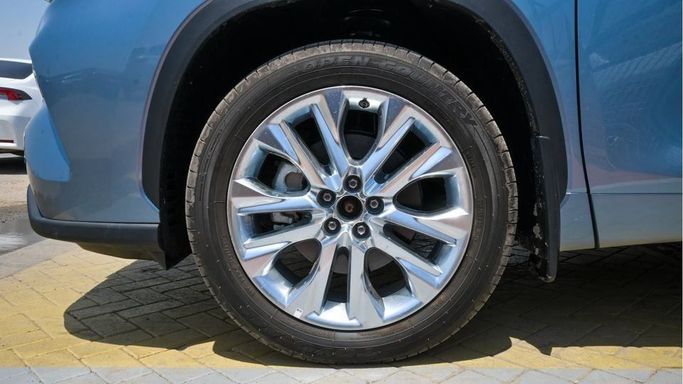 New Toyota Highlander IV (U70), 2.5 l, 2023 in Dubai by Najem Motors, Grey color. GCC Specs | AUTO.AE